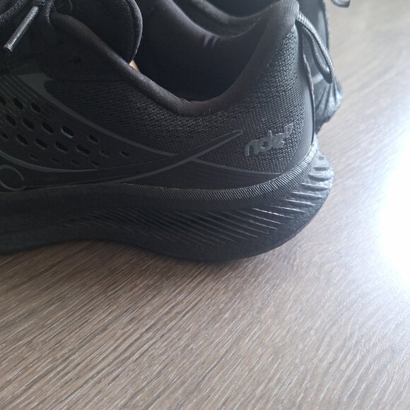 SAUCONY Women's Ride 17 Running Shoe (Black) - Picture 5 of 12